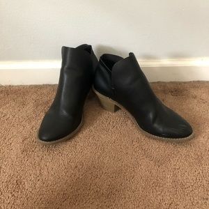 Universal Thread Booties : Size 9.5